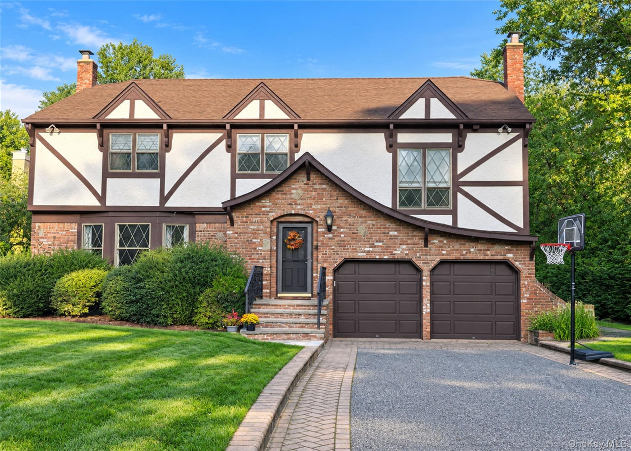 43 Pelican Court, Syosset NY 11791