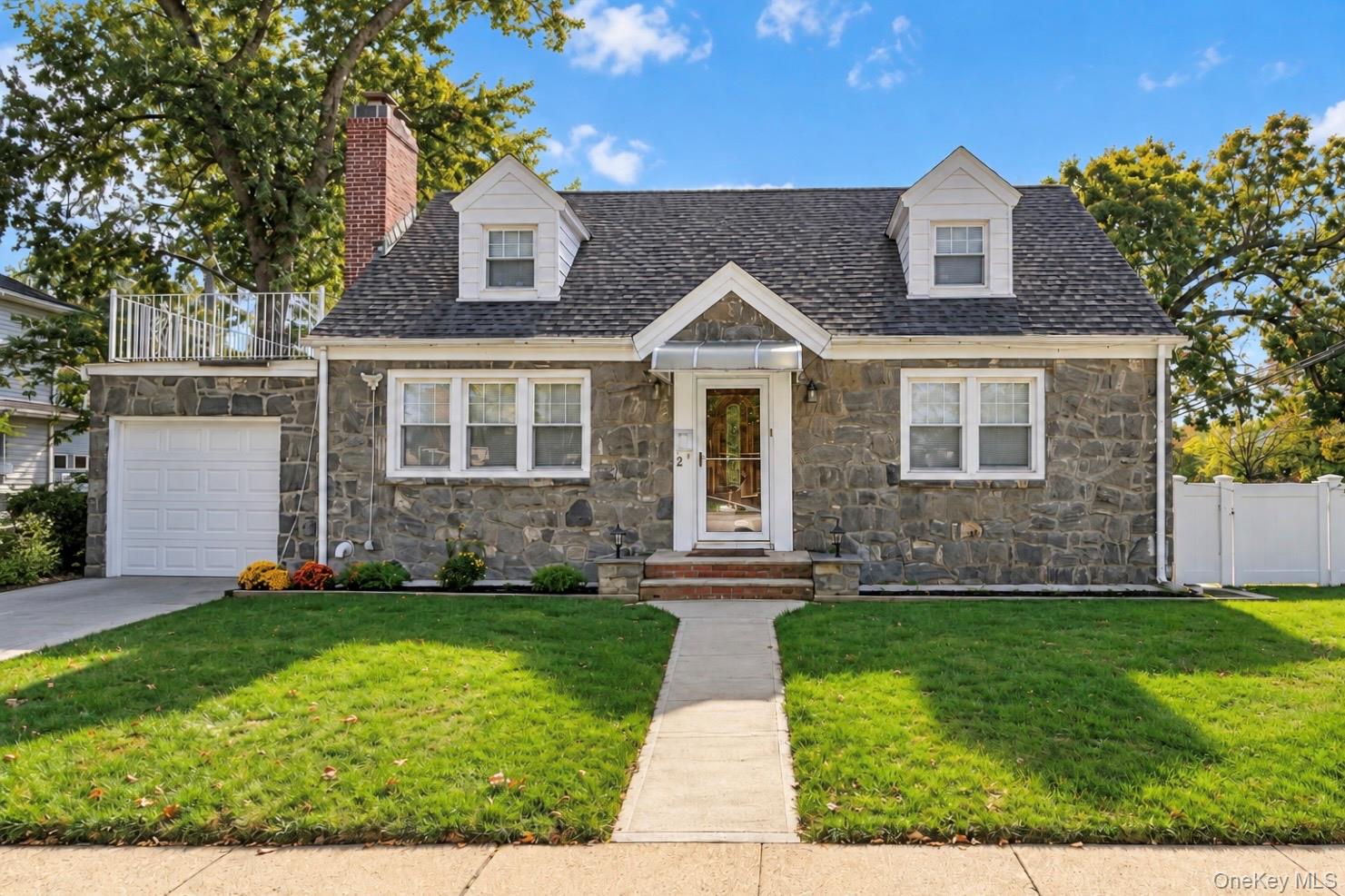 2 Oak Drive, New Hyde Park NY 11040